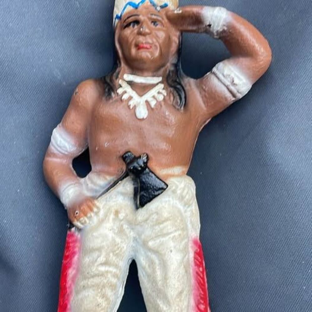 Huntley Co. vintage cast iron "Indian with Tomahawk" still penny bank,